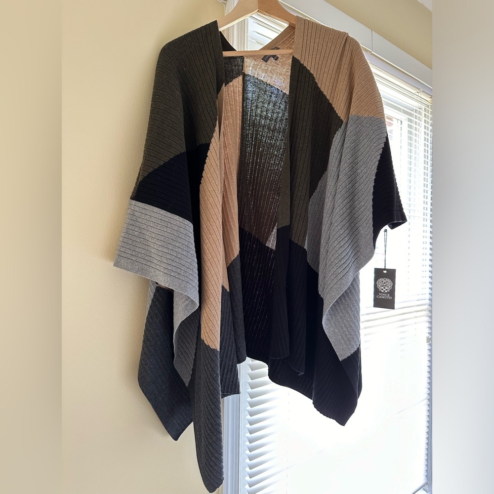 Vince Camuto XS/S Poncho